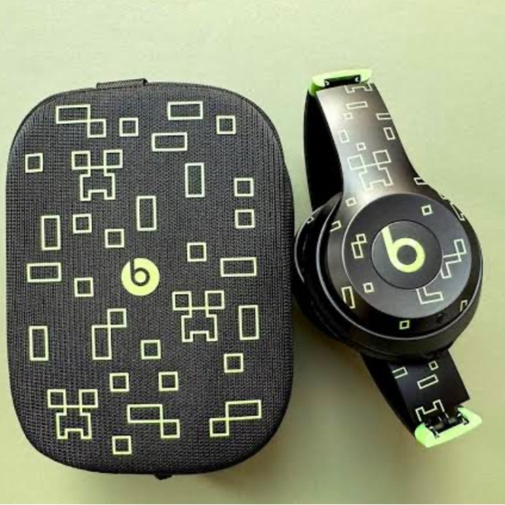 Minecraft's Beats Headphones Solo 4